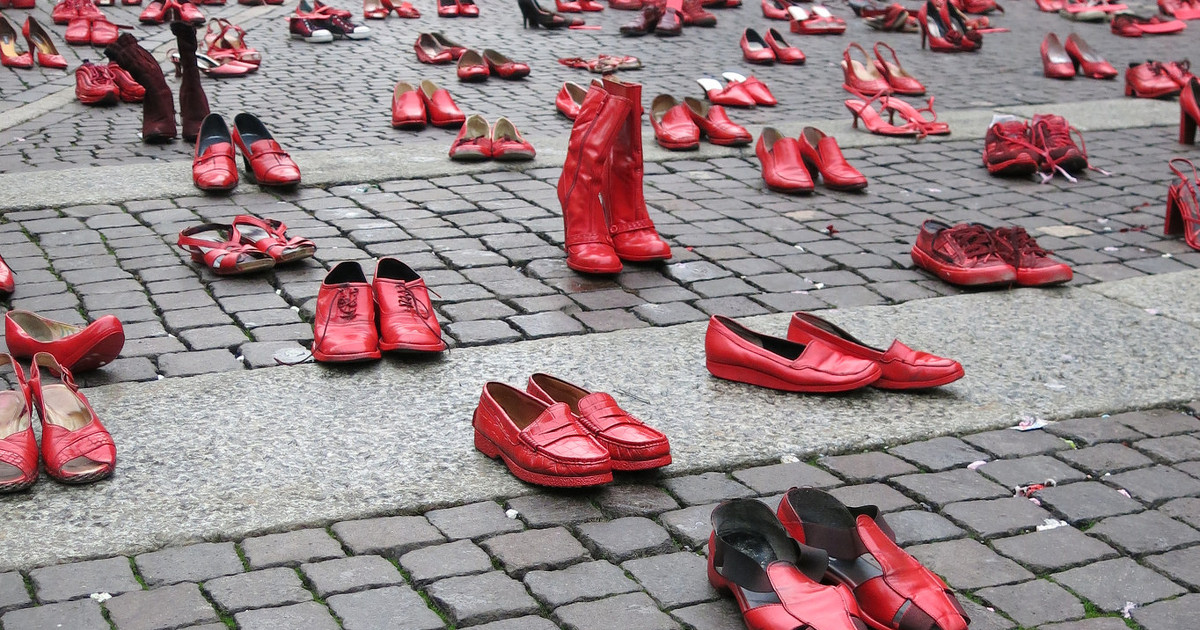 Elina Chauvet: "Zapatos Rojos"